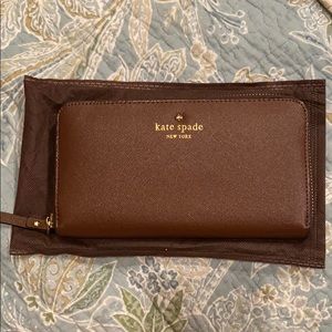 KATE SPADE BROWN WALLET IN BRAND NEW CONDITION!!